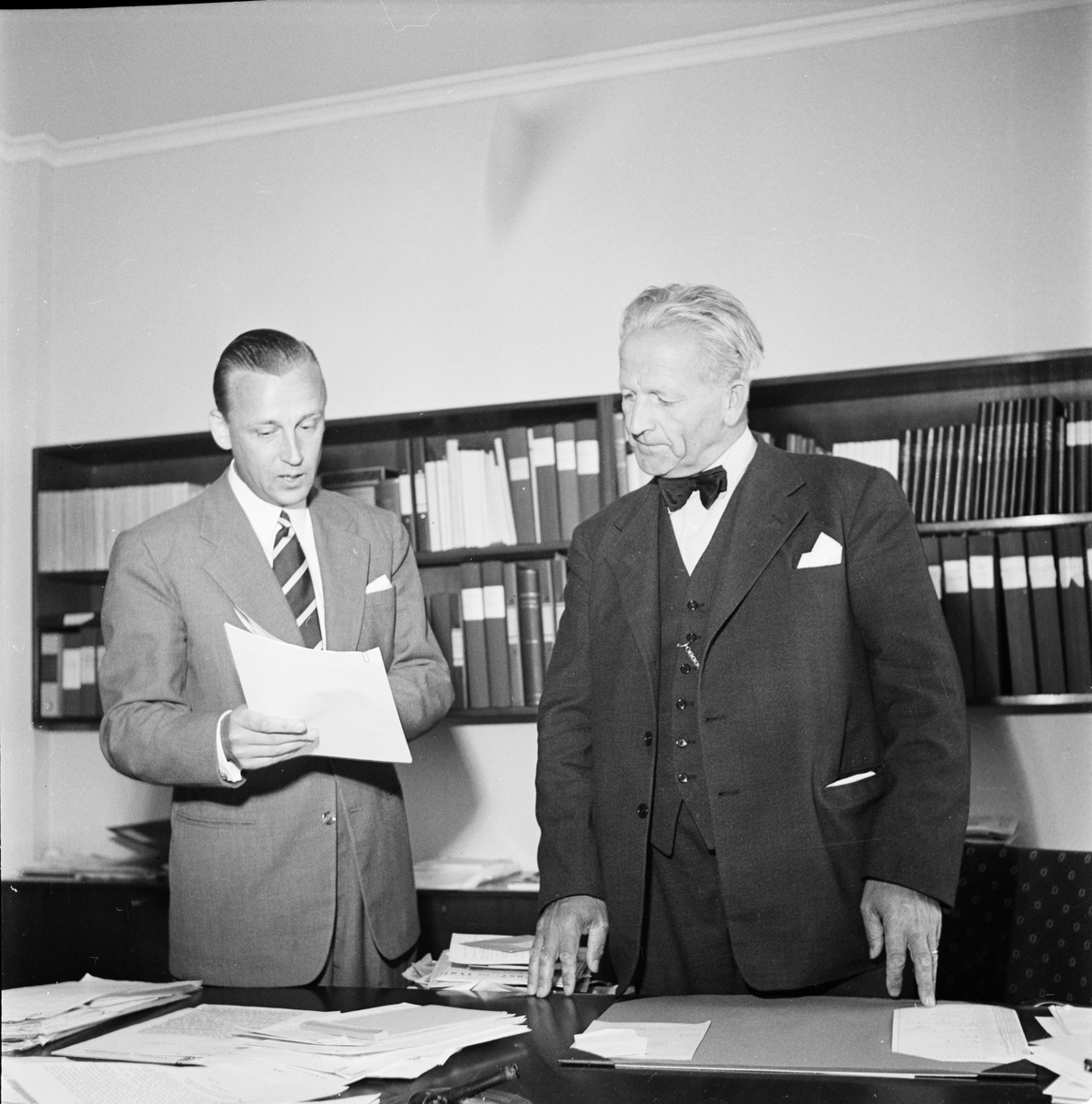 Uppsala läns landsting - landstingsdirektör Lennart Åberg och landstingets ordförande Arthur E Elmroth, Uppsala 1954