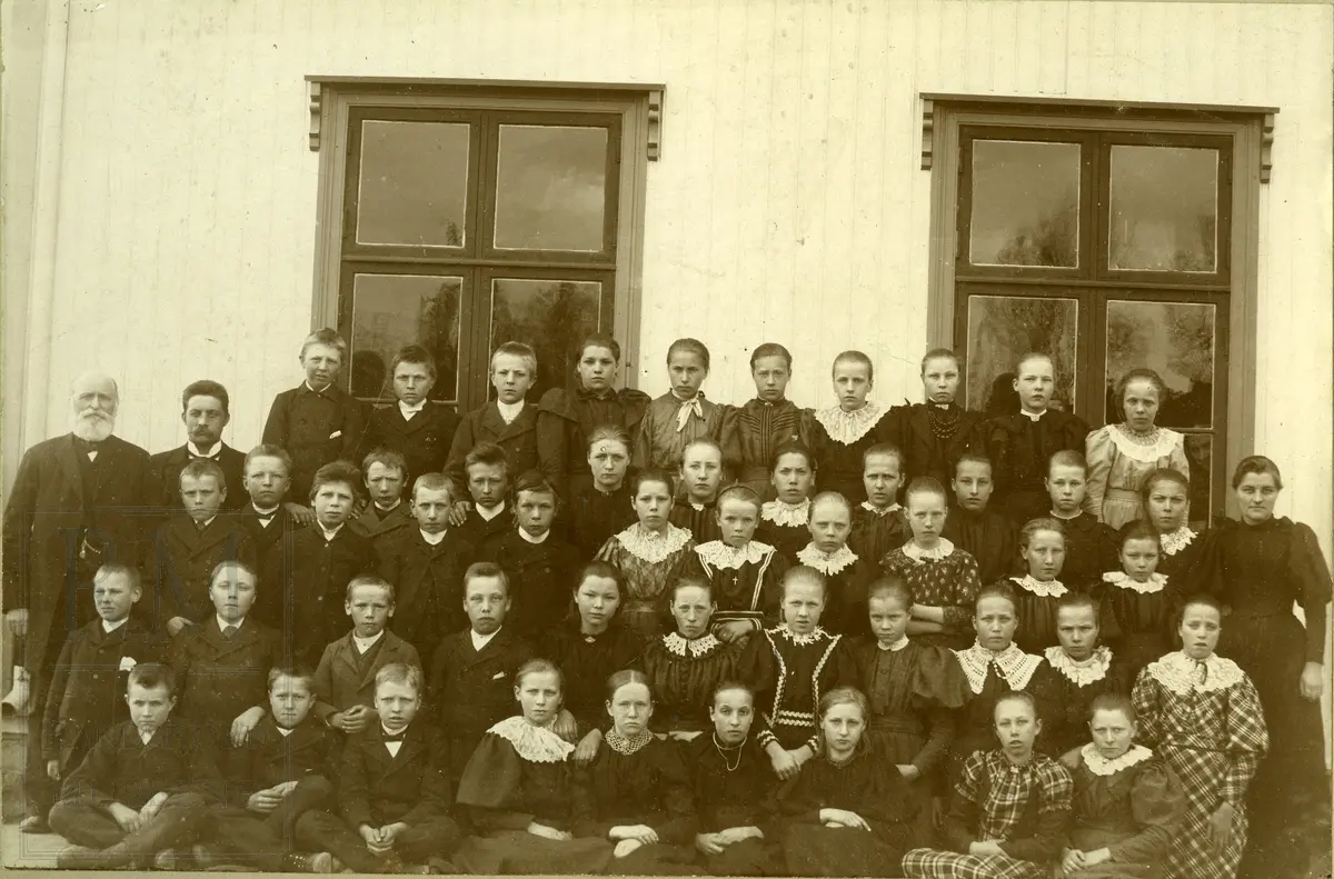 Skolebilde Fredheim skole, elever og lærere