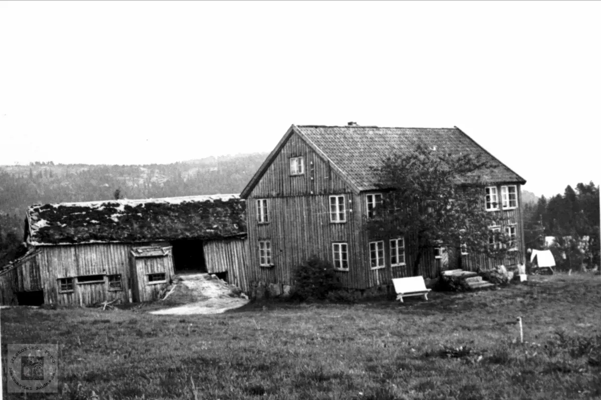 Gården "Rydlende" i Bjelland.