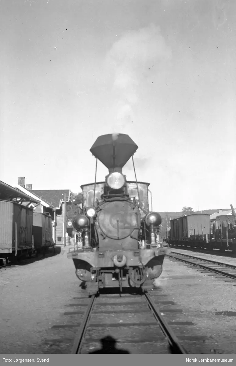 Damplokomotiv nr. 7 på Evje stasjon