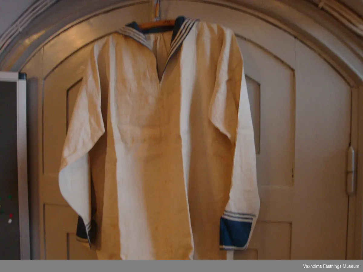 Skjorta vit med blå krage m/1902