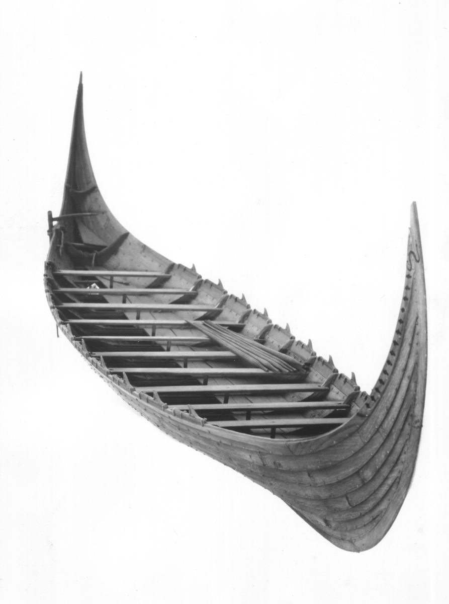 Modell av det store skib fra  Kvalsundfunnet.