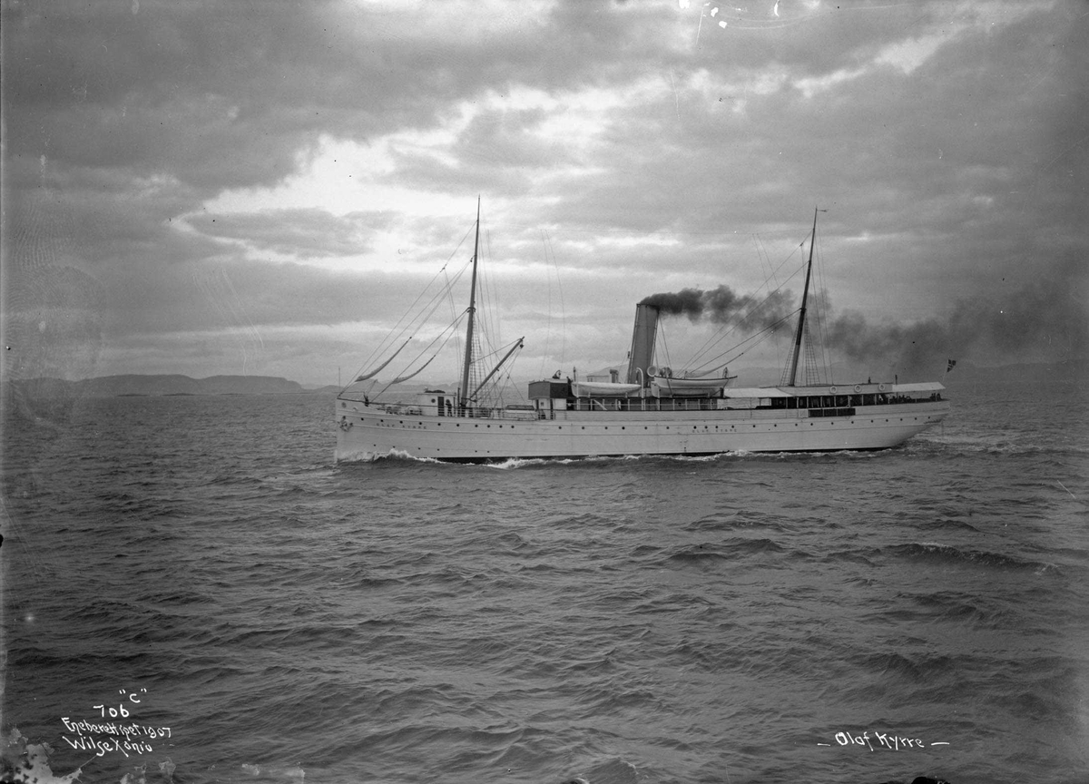 Olaf Kyrre (b. 1886, Martens, Olsen & Co, Bergen), som kongeskip