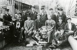 Mannskapsbilde fra seilskipet Lingard, som ble bygd i 1893 v