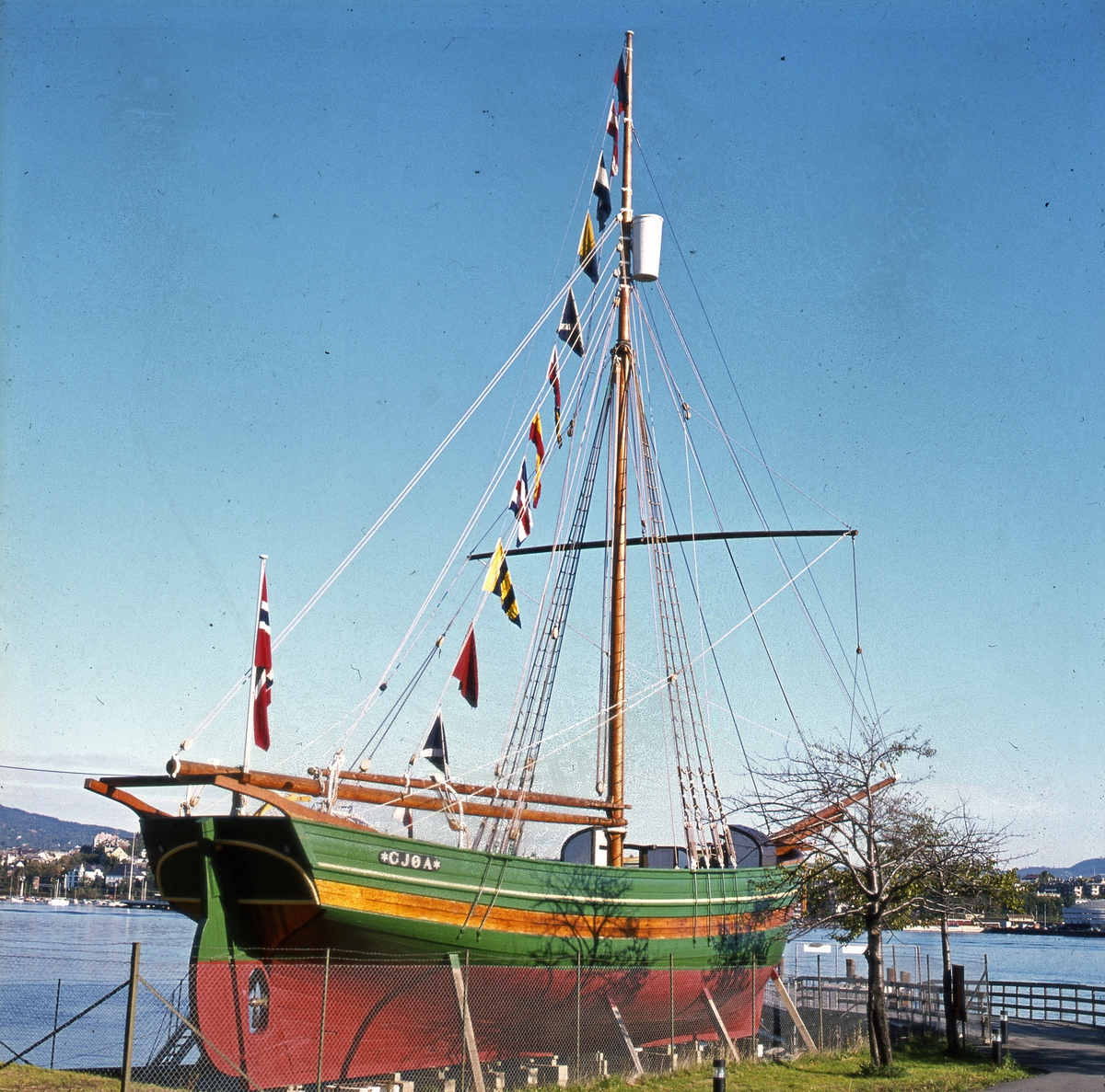 'Gjøa' (b.1872) ferdig restaurert i 1975