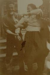 To unge menn og en ung kvinne