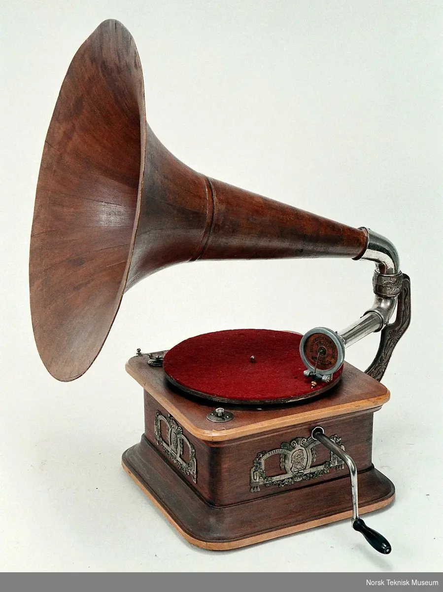 En ekstra lyddåse med isatt stålstift er for avspilling av grammofonplater
