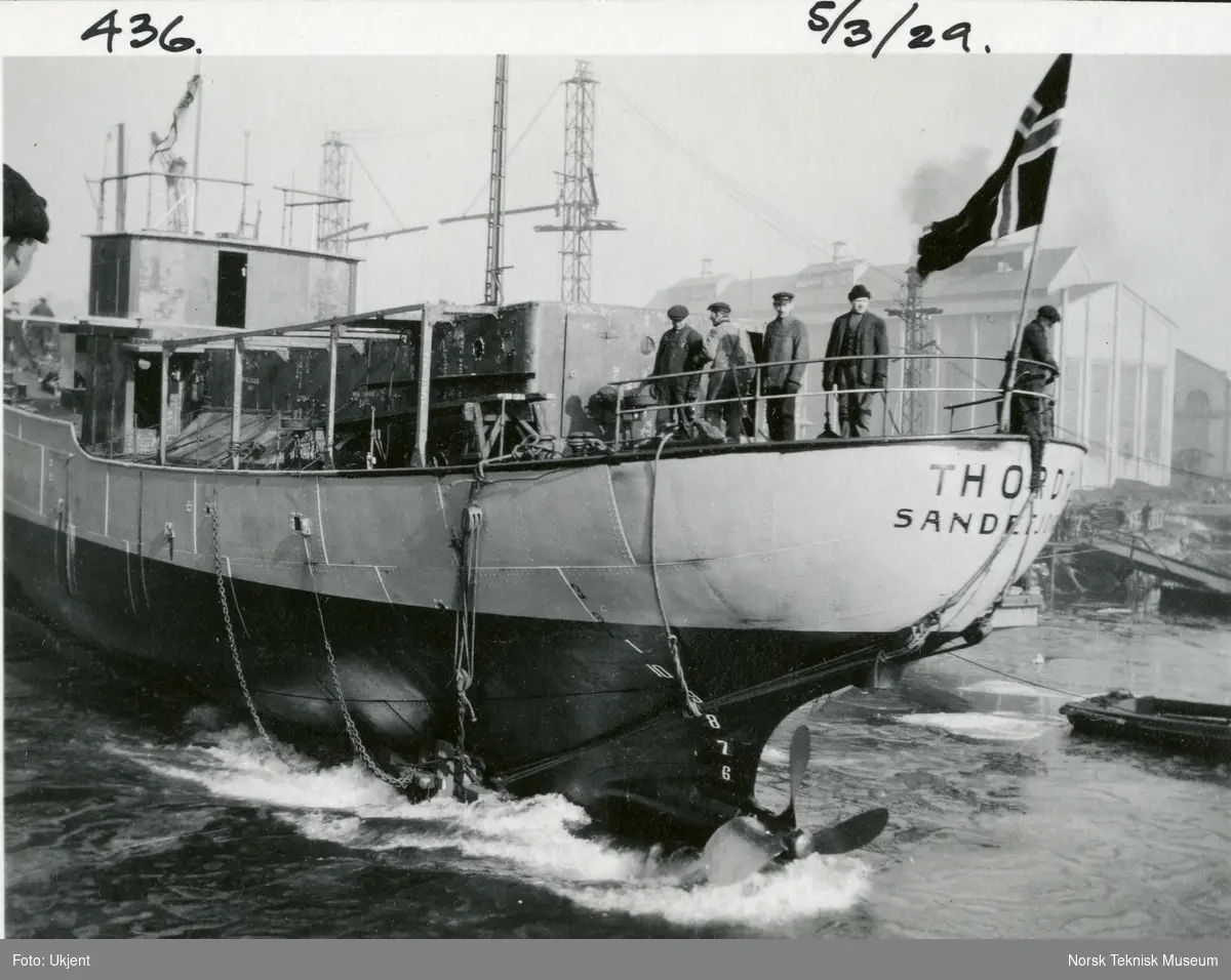 Stabelavløpning, hvalfangstskipet D/S Thordr, B/N 436 på Akers Mek. Verksted 5. mars 1929. Skipet ble levert av Akers mek. Verksted i 1929 til Bryde & Dahl, Sandefjord.