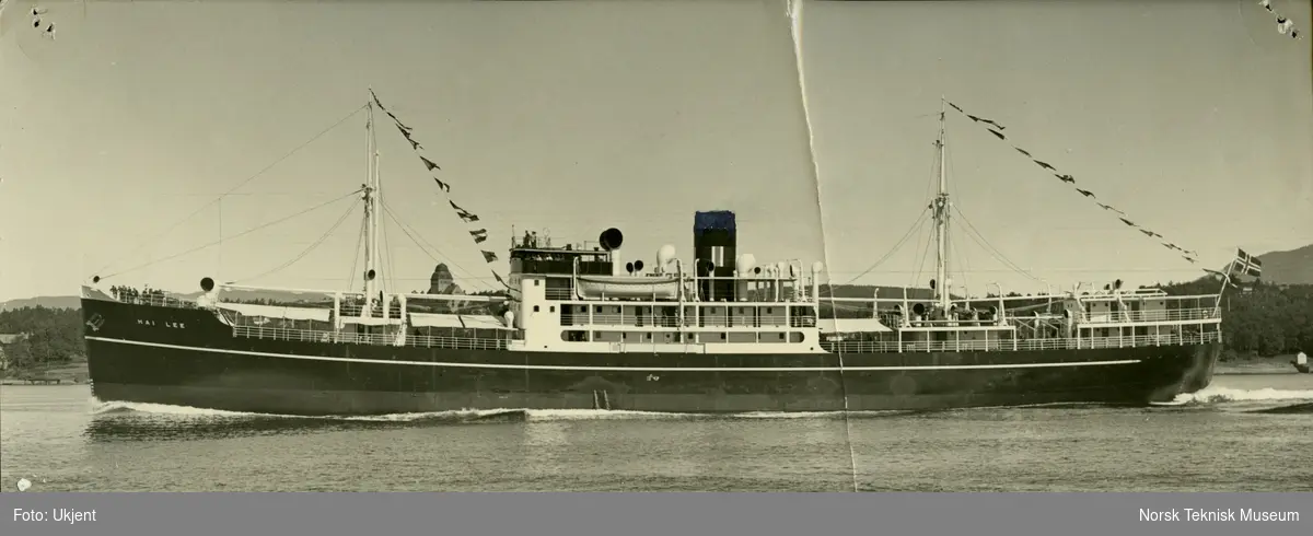 Eksteriør, passasjer- og lastebåten M/S Hai Lee, B/N 463. Skipet ble levert av Akers mek. Verksted i 1934 til Bruusgaard & Kiøsterud, Drammen.