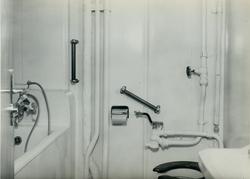 Interiør, bad og toalett på cargolineren M/S Bolivar, B/N 48