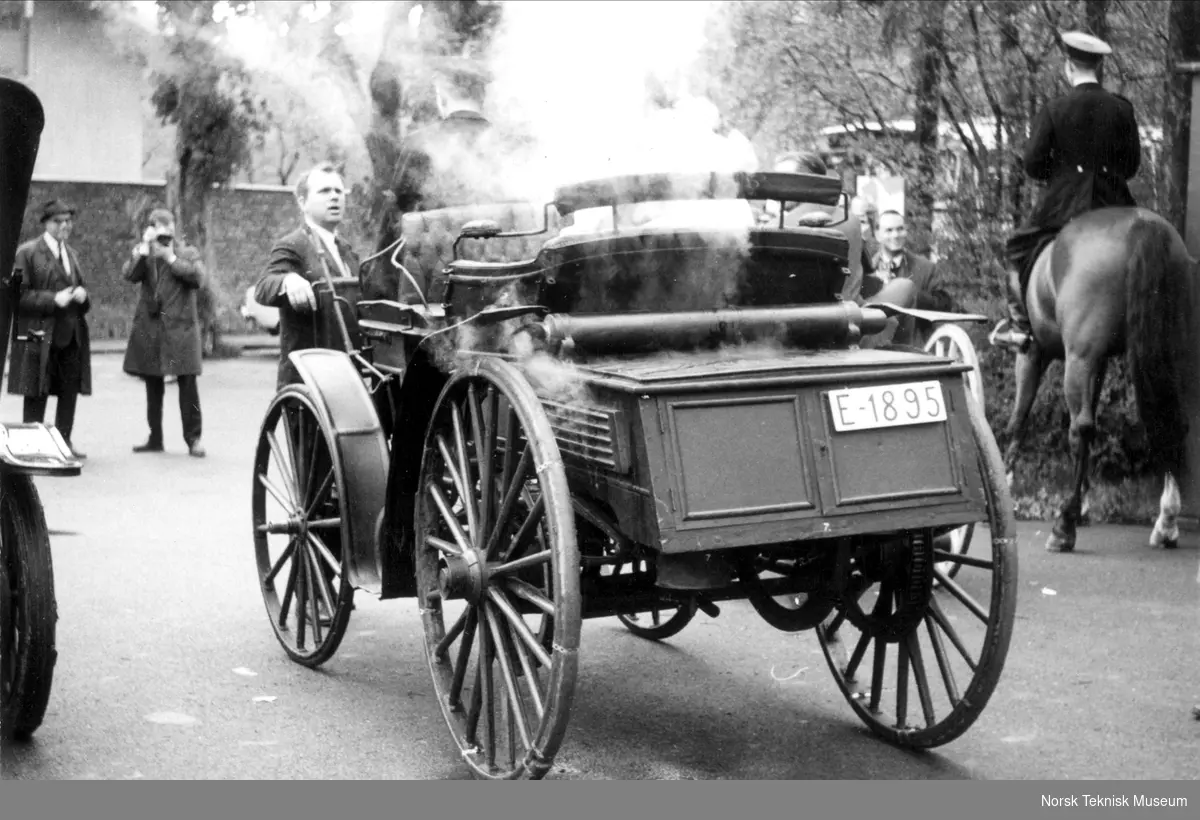 Benz modell fra 1895, Norges første bil, startes i 1967