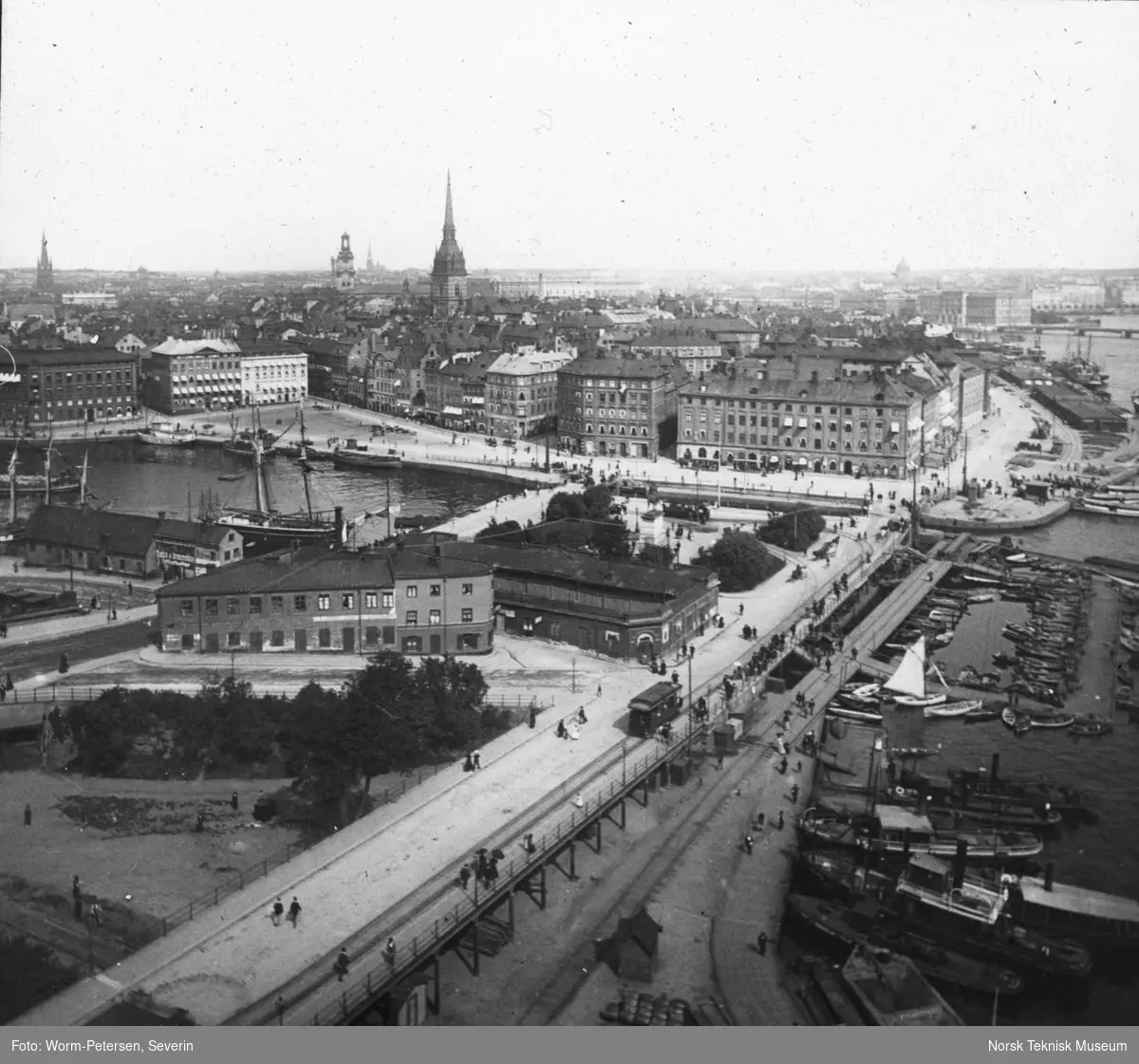 Stockholm og Utstillingen 1897: Panorama over byen fra heisen.