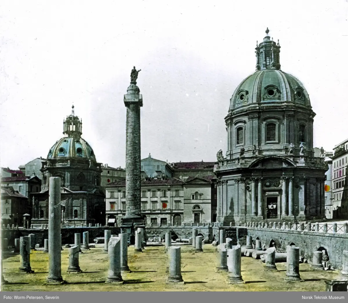 Trajans forum i Roma med Trojansøylen i midten av bildet.
