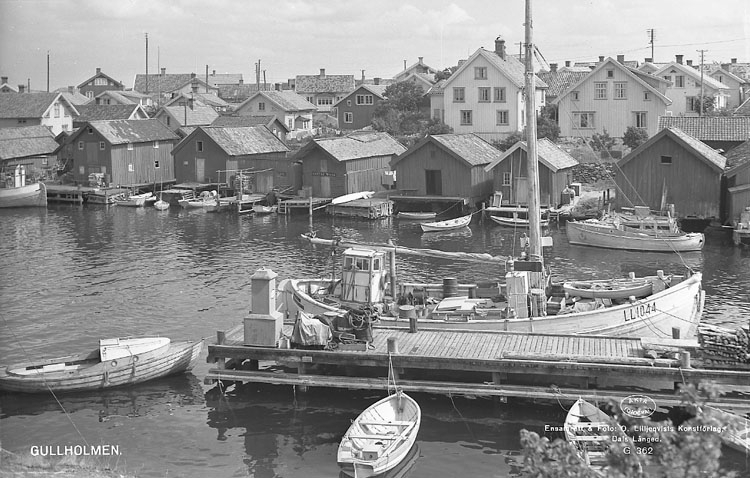 Enligt AB Flygtrafik Bengtsfors: "Gullholmen sjöbodar Bohuslän".