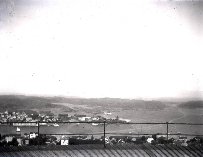 Utsikten från fyrkanten och fästningstornet i slutet av Juli 1922. 3 st. 
22/7 1922.