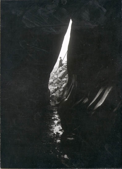 Noterat på kortet: "Lysekil. Trollhålet"
"Foto (D65) Dan Samuelson 1924. Köpt av dens. Dec. 1958."