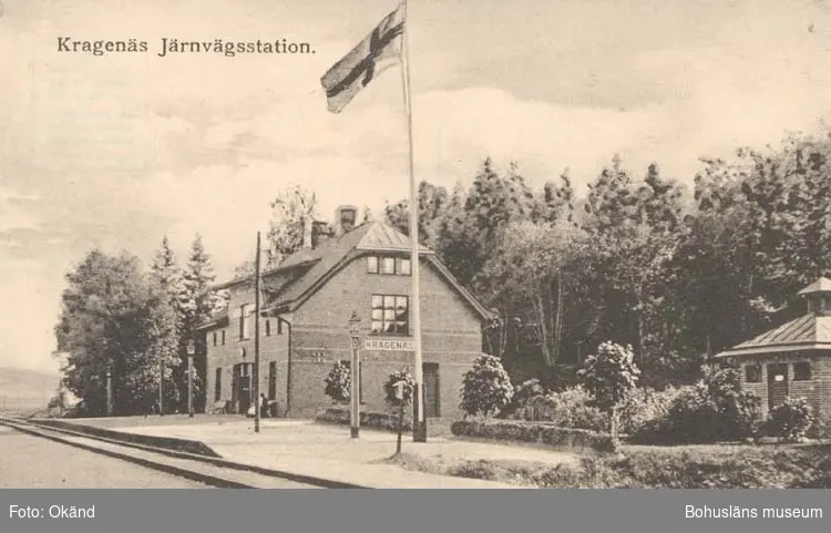 Tryckt text på kortet: "Kragenäs, Järnvägsstation."
