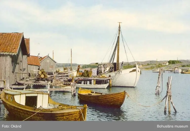Sj&ouml;bodar och b&aring;tar vid Kostersundet.