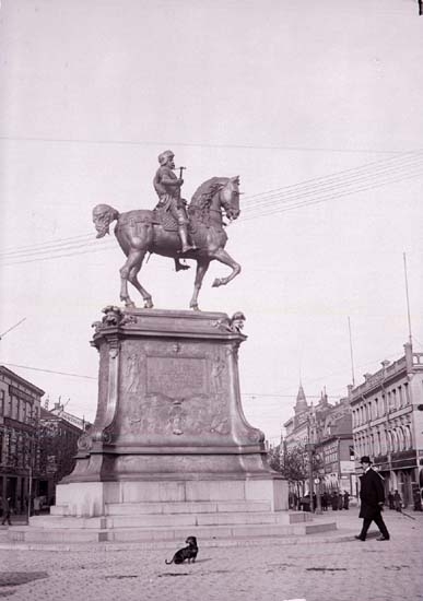 Enligt text som medföljde bilden: "Göteborg. Karl IX staty 16/10-27/10 04."