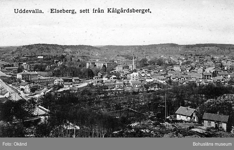 Tryckt text på vykortets framsida: "Uddevalla, Elseberg, sett från Kålgårdsberget."