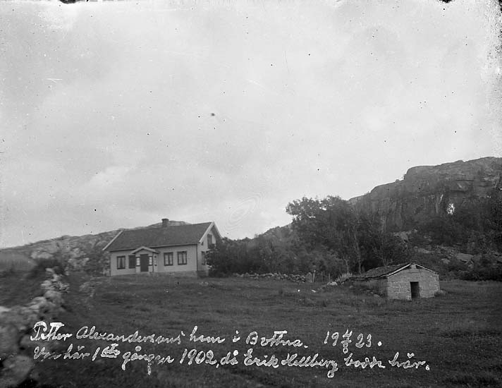 Enligt text på fotot: "Petter Alexanderssons hus i Bottna. 4/8 1923. Var här 1:sta gången 1902. då Erik Hellberg bodde här".