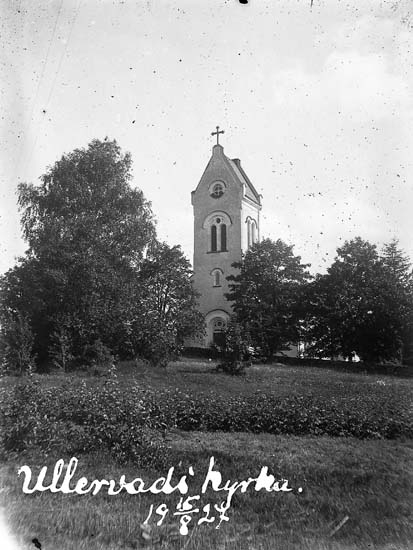Enligt text på fotot: "Ullervads kyrka. 15/8 1927".