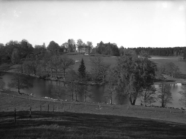 Text som medföljde bilden: "1951. 13. Torps Herrgård, från Ekenäs."