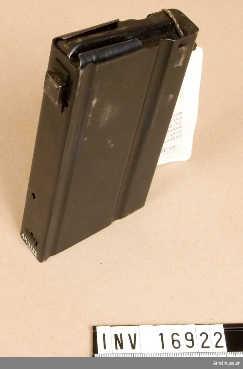 Stångmagasin t automatkarbin SIG fm/SG 510-1.Försöksmodell. 20-skotts.Märkt "2".