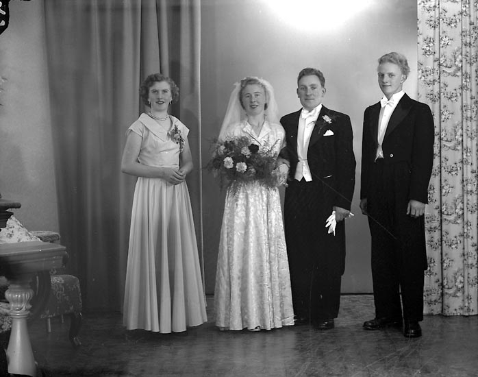 Enligt fotografens journal nr 8 1951-1957: "Johansson, Herr Algot, Ström Kleva-Orust".