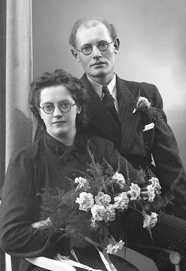 Enligt fotografens journal nr 6 1930-1943: "Berntsson, Herr Harry Stenungsund".