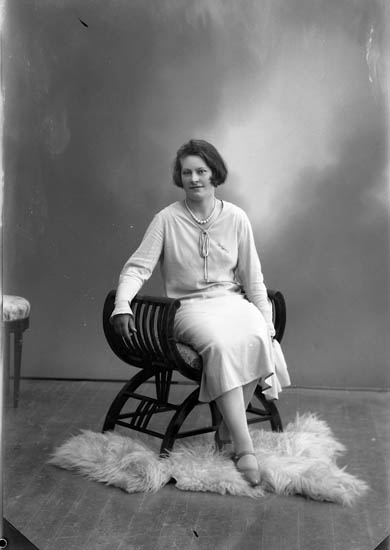 Enligt fotografens journal nr 6 1930-1943: "Berntsson, Alice Lugnet Ödsmål".