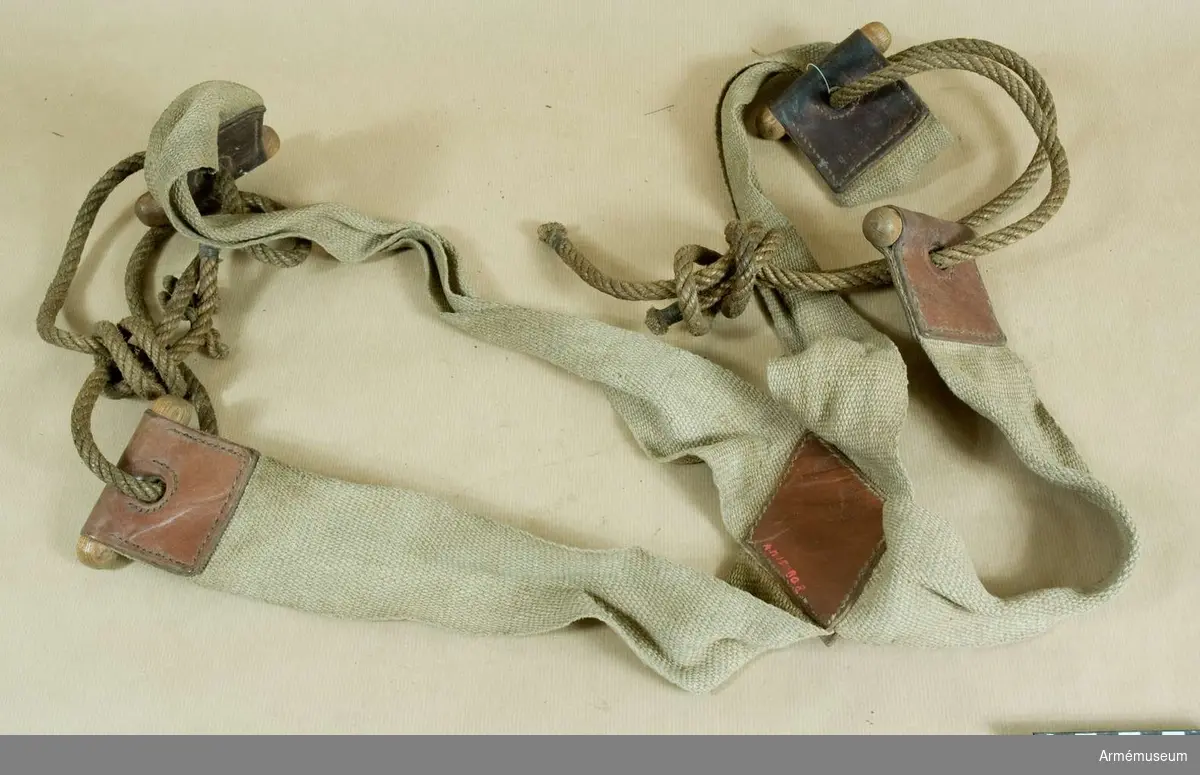 Grupp E X.
Samhörande med 6 cm granatkastare m/1918 är avfyringslina med 2  block, 4 st krampor, 4 st bäddningspålar, bäranordning,  transportskydd, 2 st bärselar, 2 st bärstänger,  eldriktningsskärmar, stagrör, 4 st pinnar, mynningsfodral,  nyckel till lagerhylsa, höjdriktinstrument, sidriktinstrument,  viskare.                                       