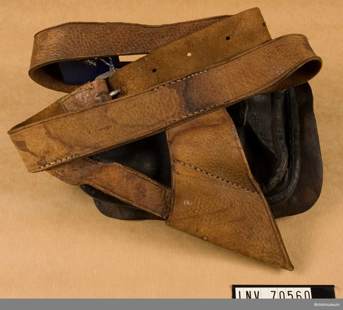 Grupp C:II.
Livgehäng med patronkök och hylsa för huggare för fartygsbesättning 1800-1850.