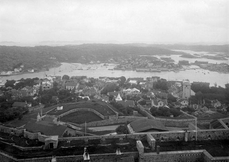 Juli 1924. Utsikt över staden från Carlstens fästning.