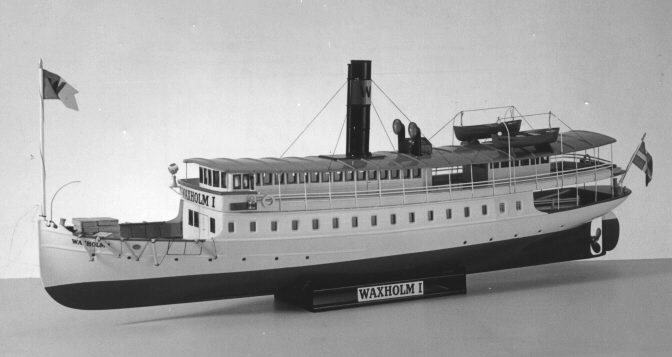 Modell av ångfartyget "Vaxholm I" i skala 1:62 av plast och
trä utförd av teknik studeranden Ingmar Lind efter en byggsats
konstruerad av ingenjör Sigurd Isacson, Lidingö.