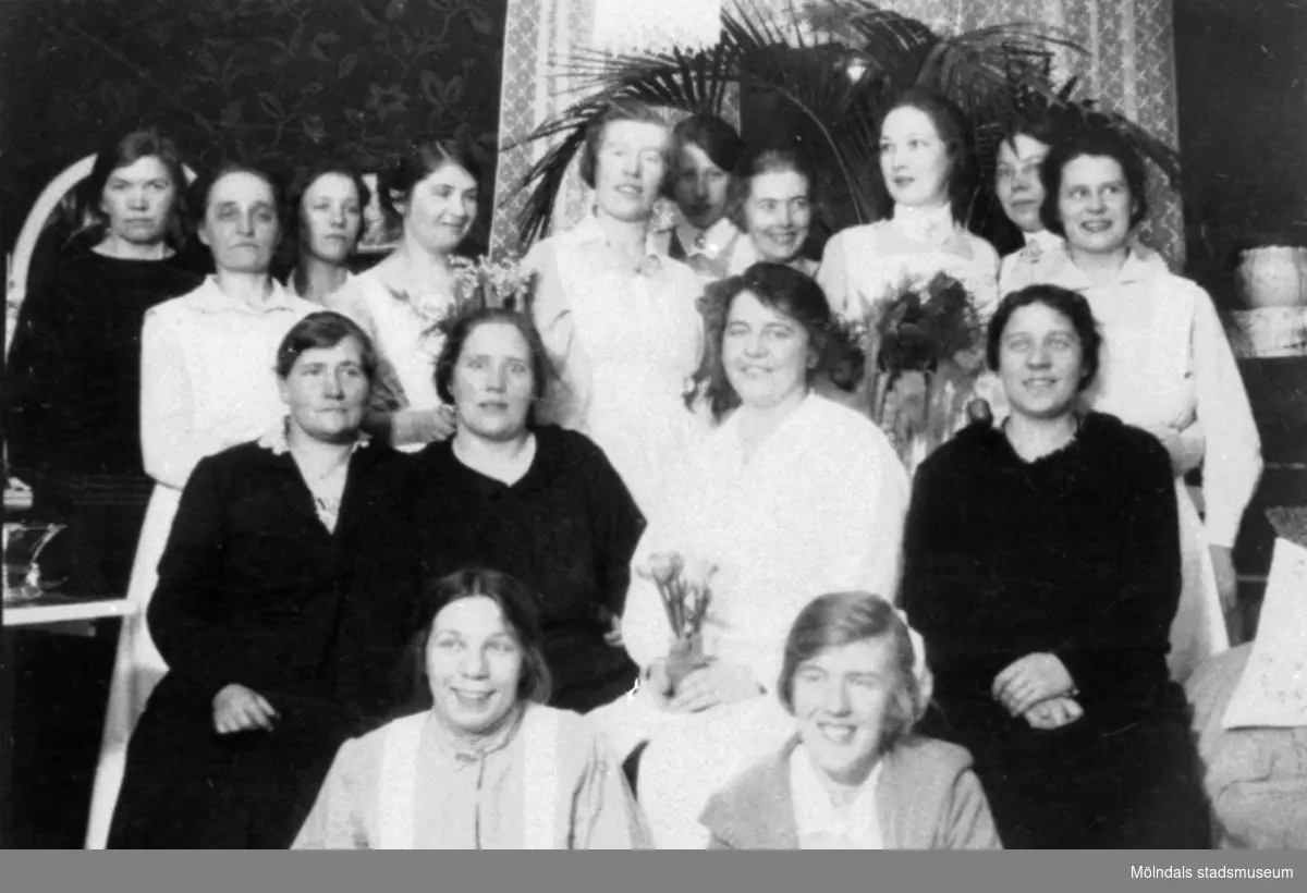"Asylens" sköterskor på Stretereds skolhem år 1926. Namnuppgifter saknas.