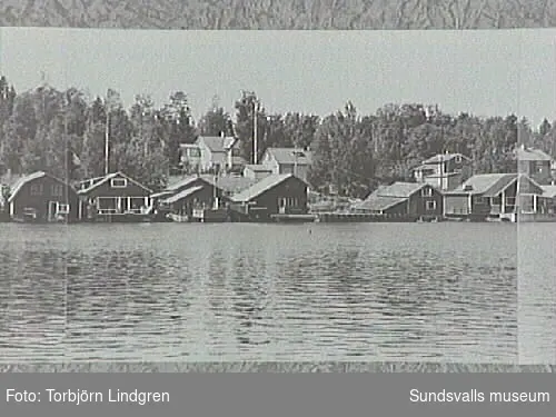 Vyer över fiskeläget, tagna av inventerare Torbjörn Lindgren omkring 1975. De ihopsatta bilderna kommer från Bengt Bygdén, stadsbyggnadskontoret.