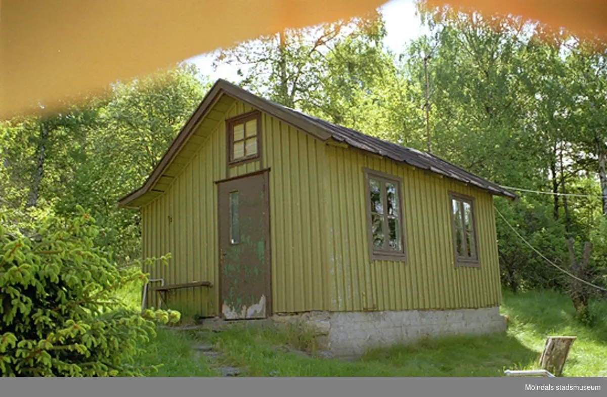 Uthus, Tjädern 2, inför rivning. Vy från norr, 1998-05-29.