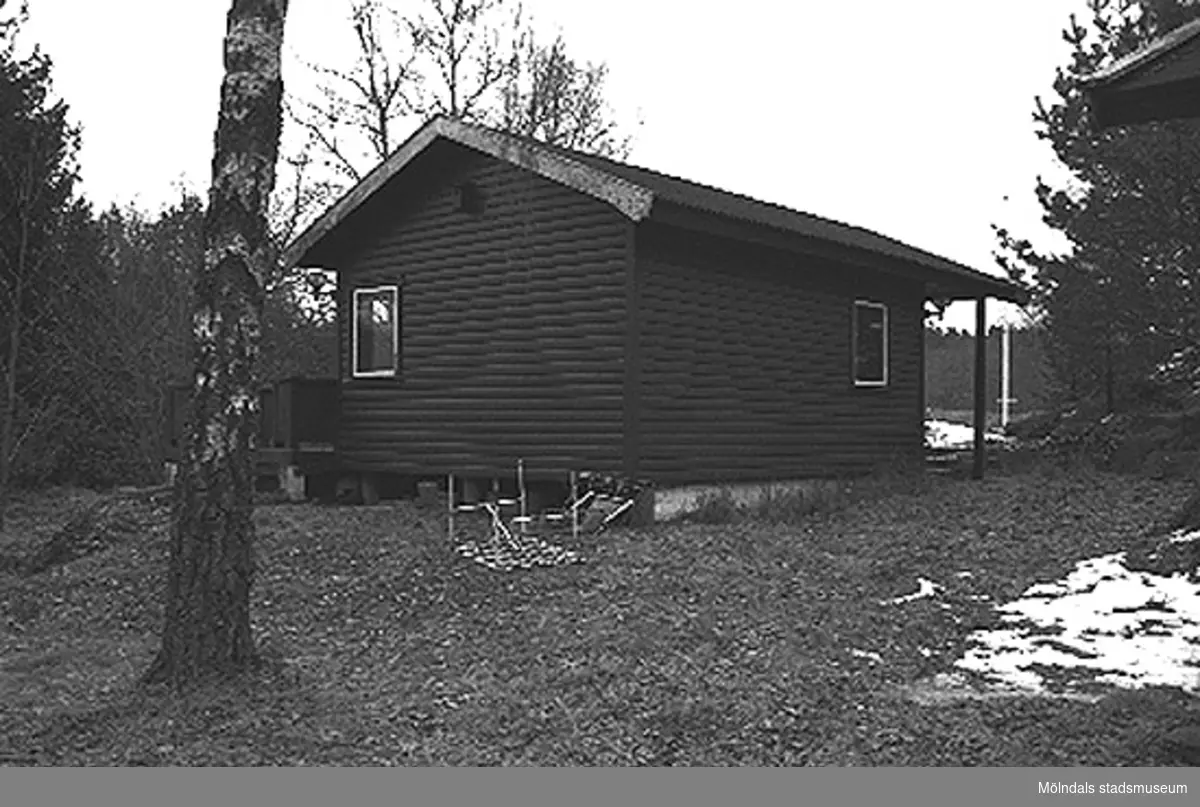 Bostadshus från sydväst. Fageredsvägen, Gastorp 3:48 i Lindome, 1996-03-18.