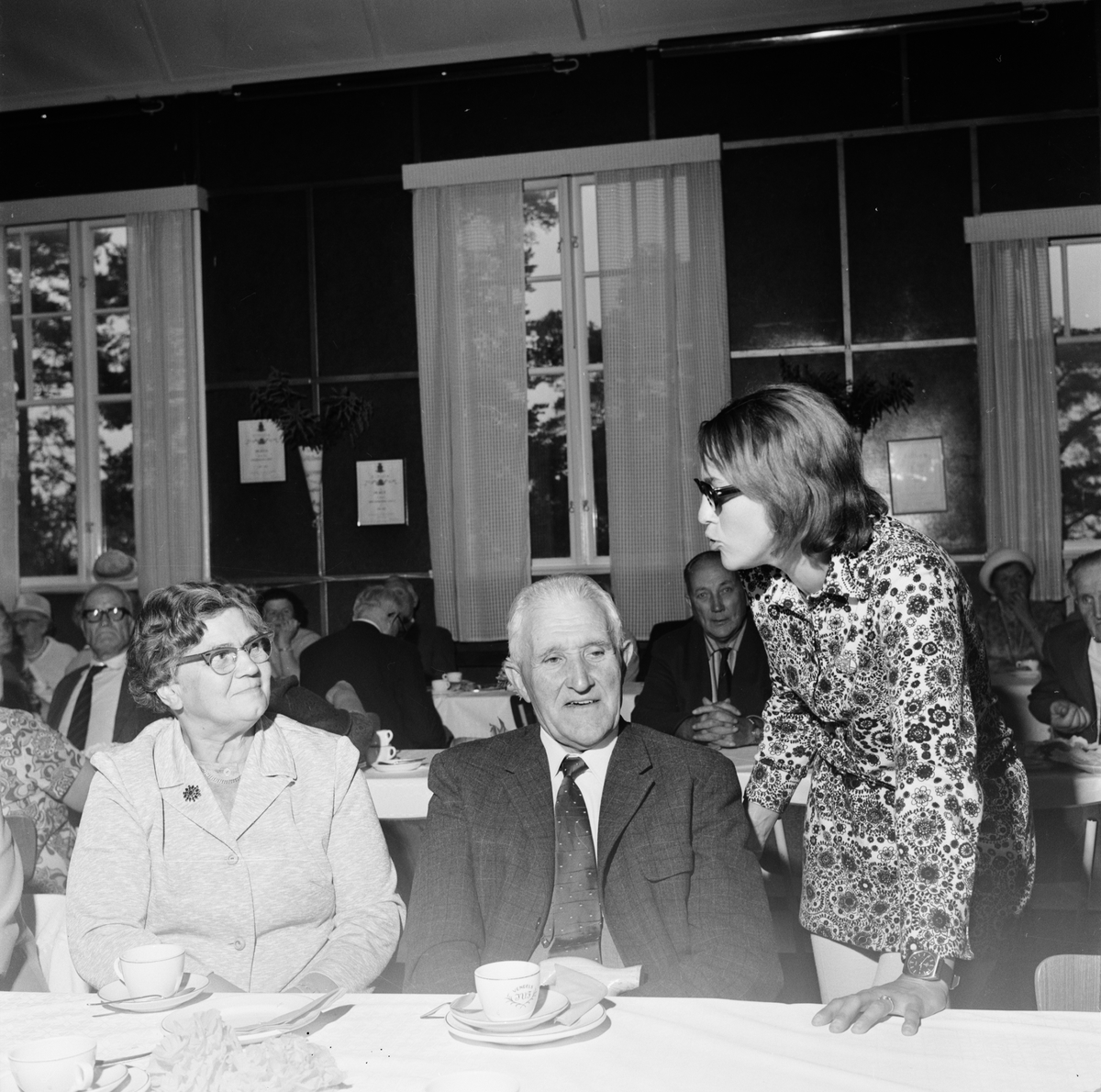 Vendelpensionärers möte, tillsammans med Eva Södergren, Vendels socken, Uppland september 1970