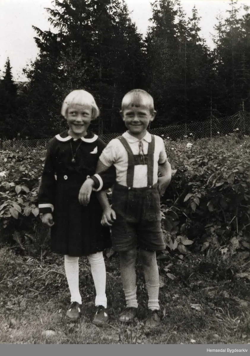 Kari Snerthe og Erik Langehaug frå Hemsedal, ca. 1941