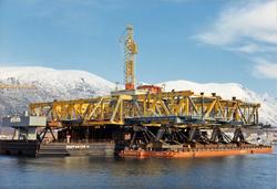 Bygging av TCP2 i Åndalsnes. 
Dekksrammen ligger på en lekt