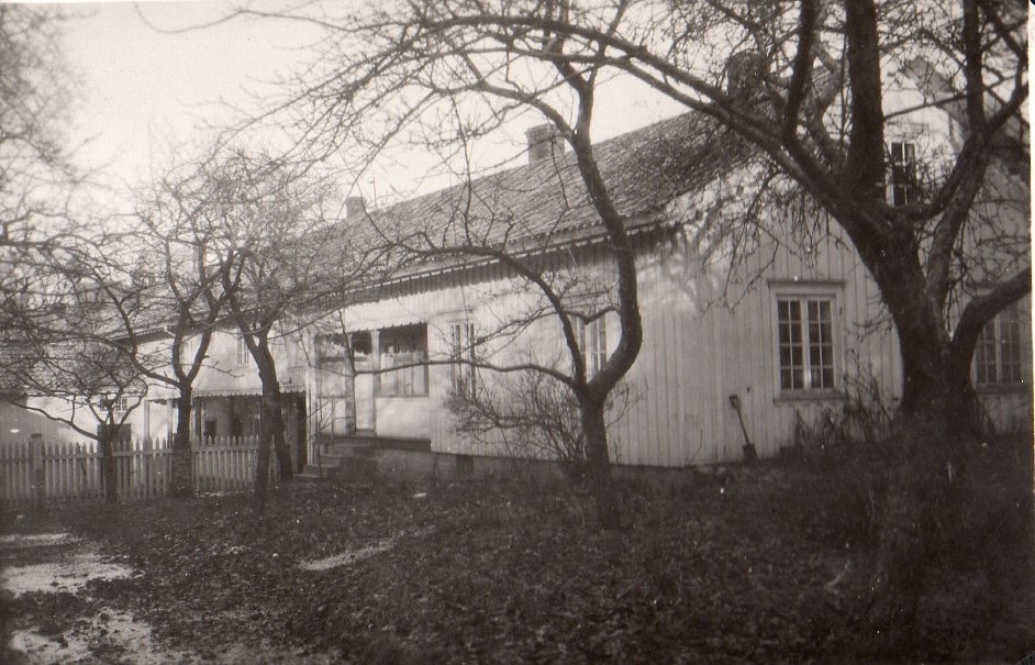 Cochegården (Rådhuset), Brevik, Telemark (interiør og eksteriør og personer), ca. 1928-41