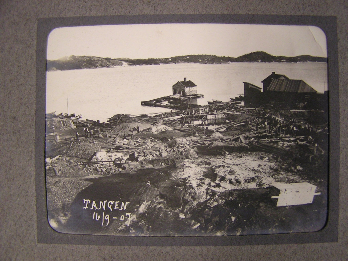 Bygging av karbidfabrikken på Tangen. Kragerø