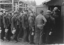 Mai-juni 1945. Fra krigfangeleiren i Namsos.