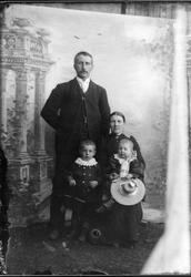 Ukjent familie på fire