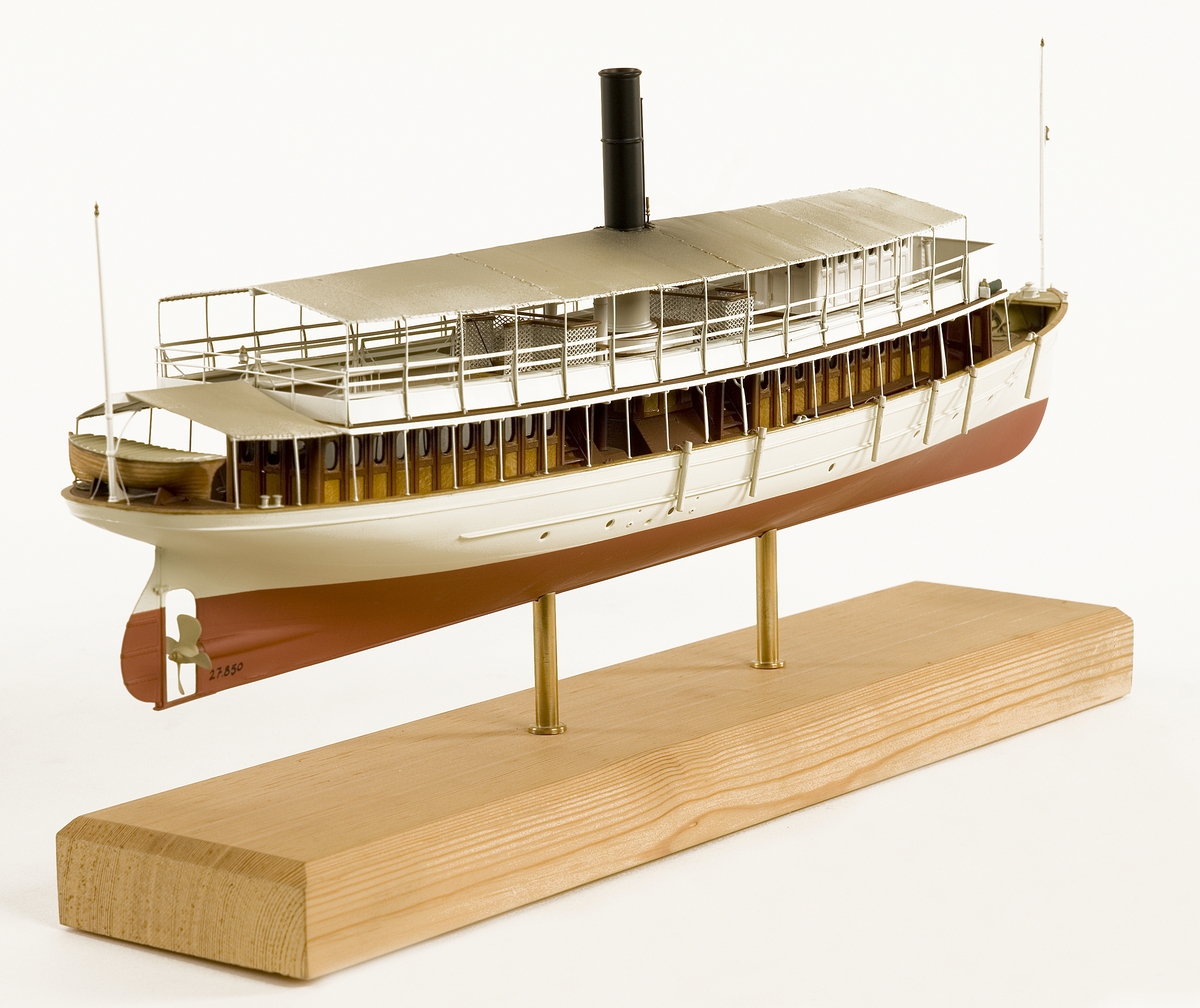 Modell av passagerarångfartyget TESSIN.