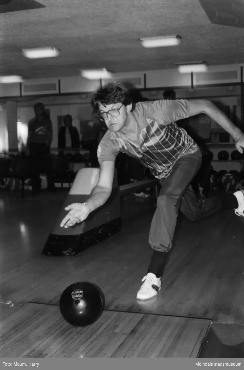 Bowlare i Kållereds bowlinghall, år 1984.

Fotografi taget av Harry Moum, HUM, Mölndals-Posten.