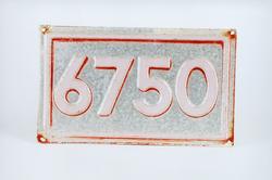 Postmuseet, gjenstander, skilt, stedskilt, nummerskilt,
 675