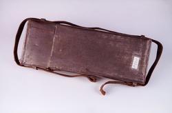 Postmuseet, gjenstander, budstikke, rektangulær med rem.